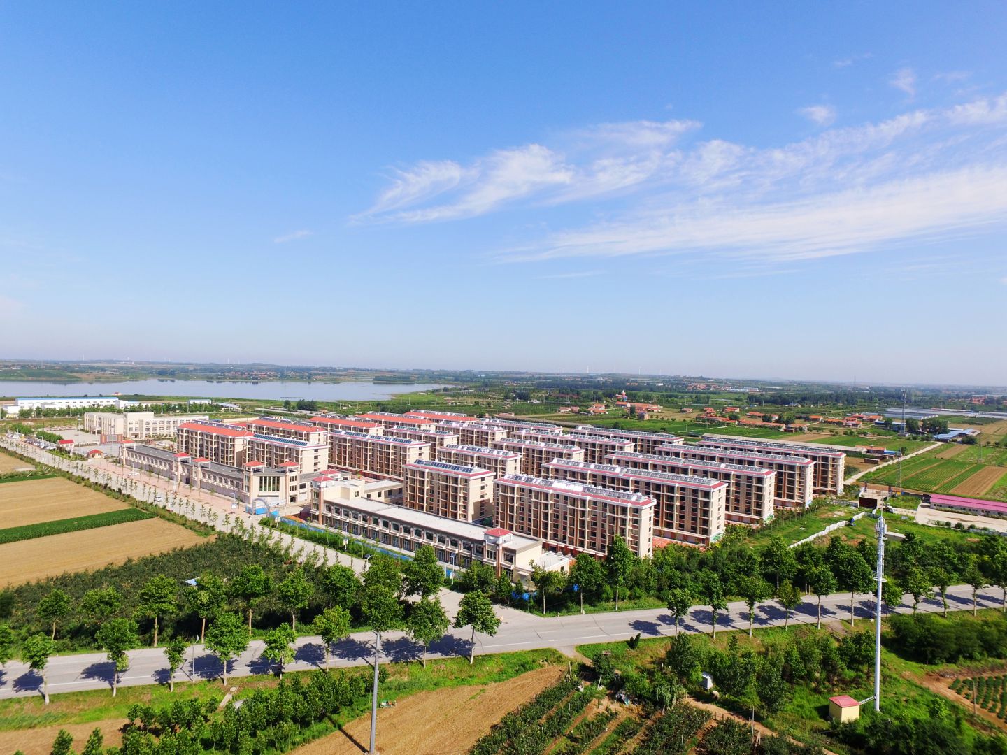 华体会登陆入口_华体会（中国）城投集团莱西平度公司河头店镇龙泉湖社区项目实景图01_compressed